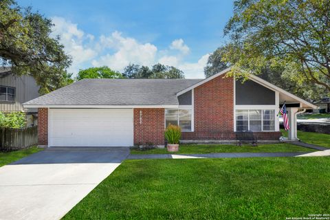 8702 N Collingwood Universal City TX 78148