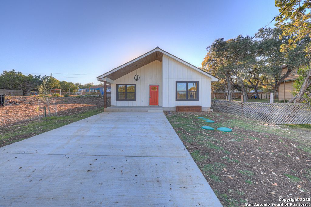 Photo of 1127 Greenhill, Canyon Lake, TX 78133 (MLS # 1922896)