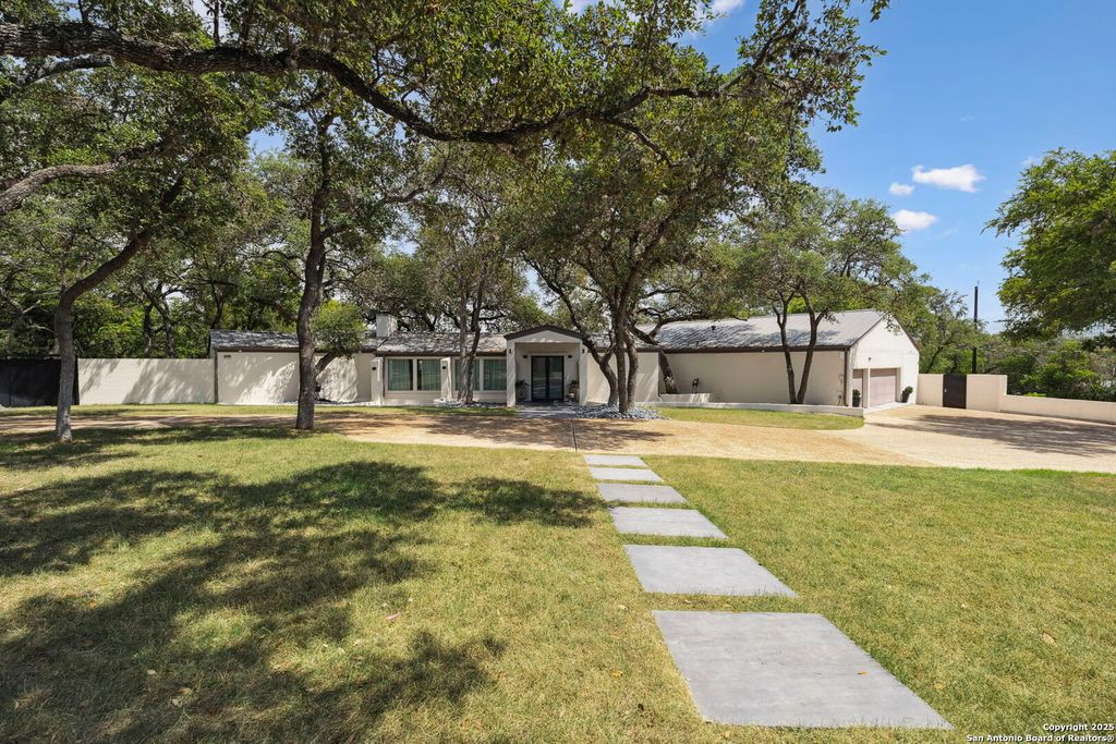 Photo of 167 Country, San Antonio, TX 78209 (MLS # 1892959)