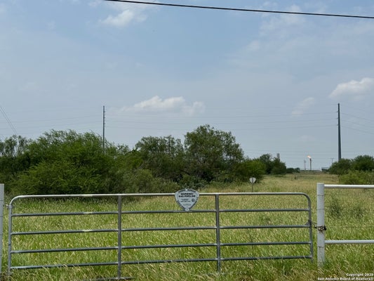 2550 S INTERSTATE 35, COTULLA, TX 78014 - Image accae0c4983bec69289016d876e6a607/4119023461
