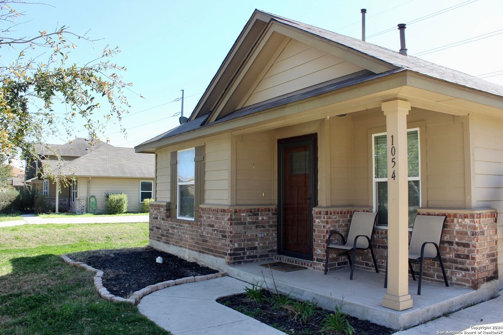 Photo of 1054 Stone Branch, New Braunfels, TX 78130 (MLS # 1920476)