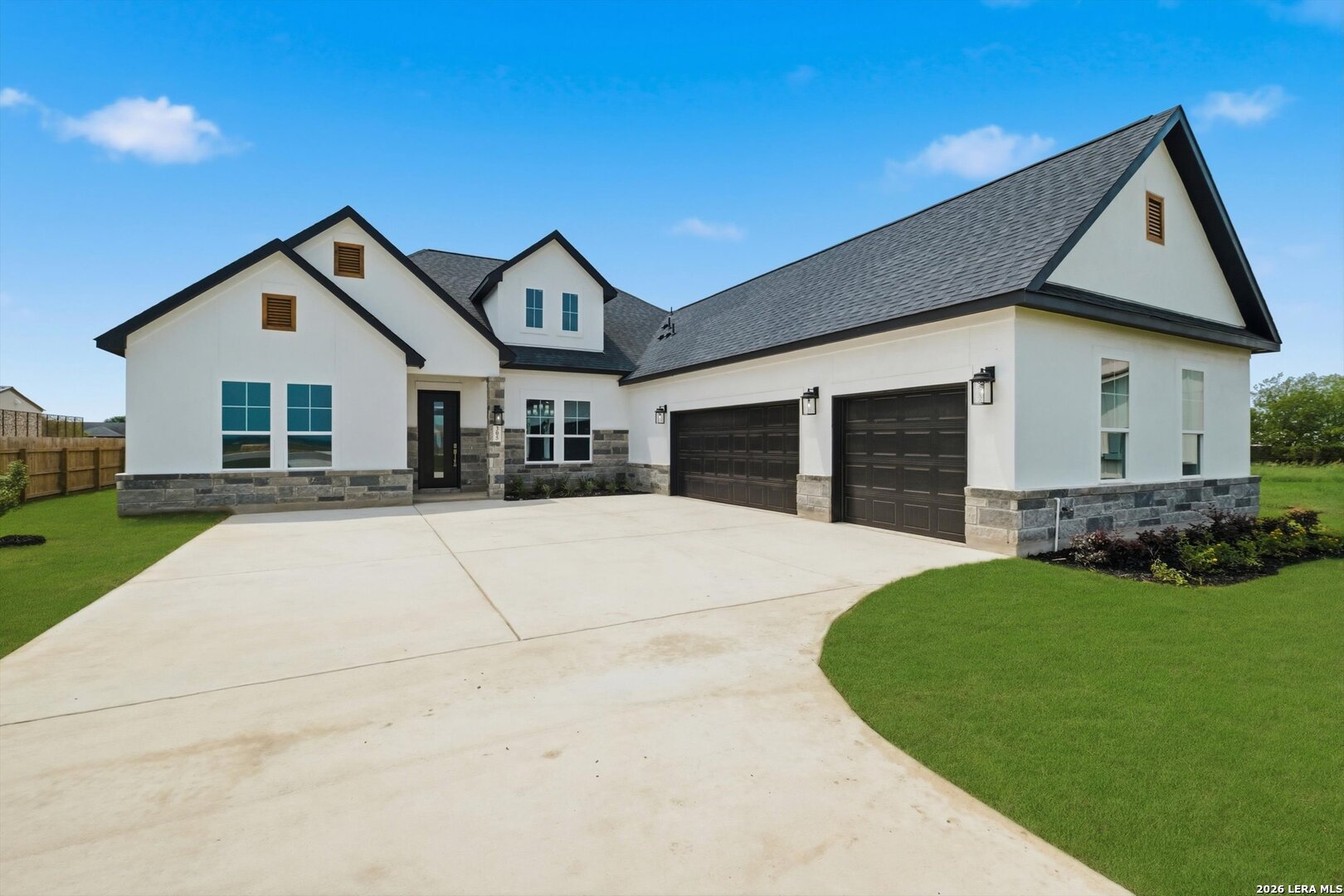 305 Venado Oaks