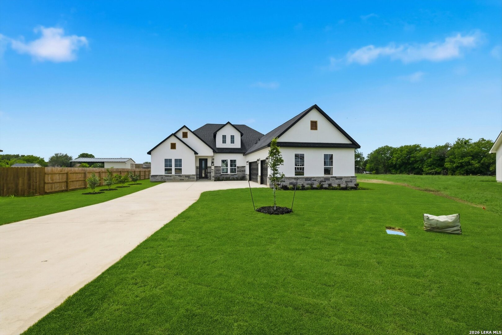 305 Venado Oaks