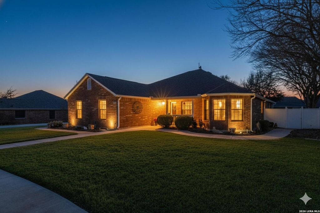 Photo of 1707 Park View, Pleasanton, TX 78064 (MLS # 1941172)