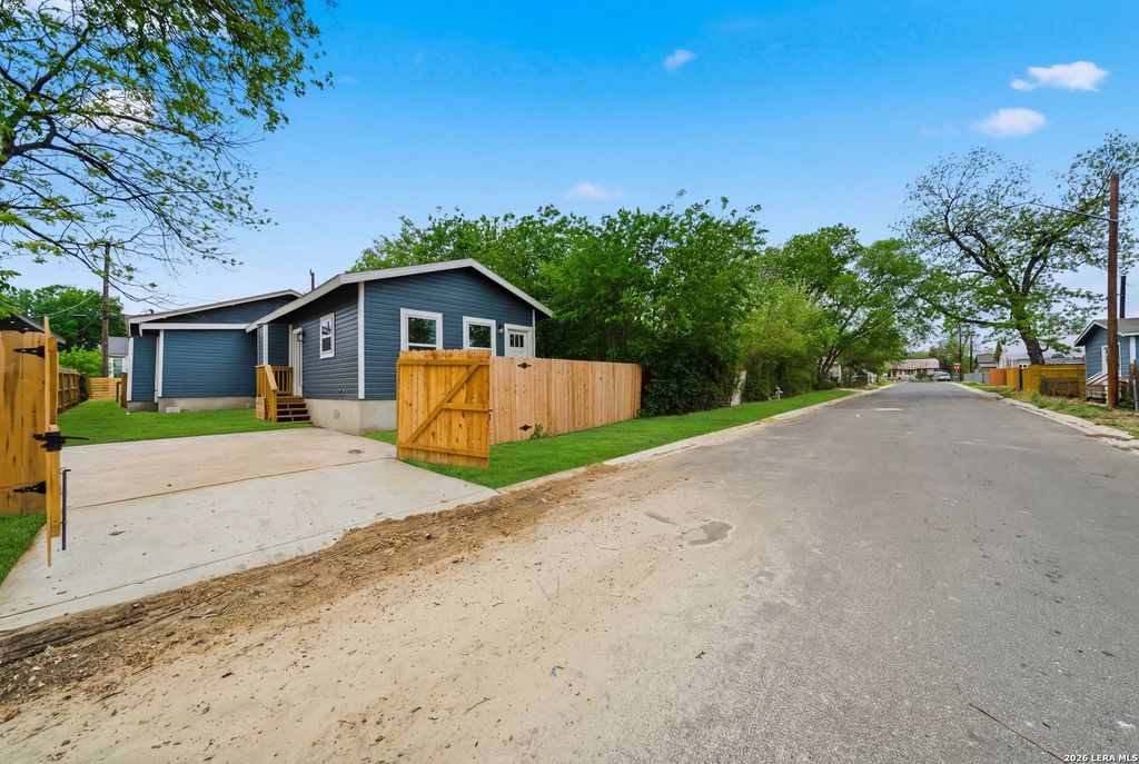 Photo of 1225 Burnet 102 #102, San Antonio, TX 78202 (MLS # 1955534)