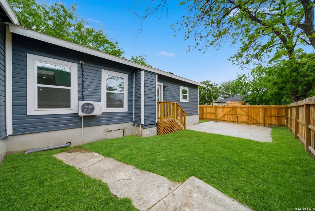 Photo of 1225 Burnet 102 #102, San Antonio, TX 78202 (MLS # 1955534)