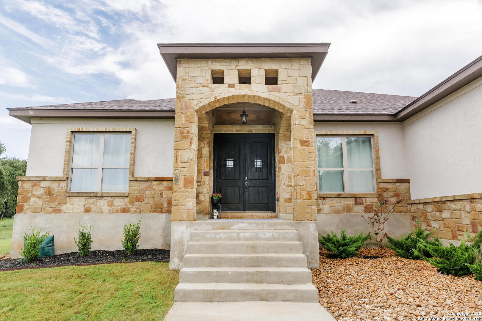 2127 Oakwood