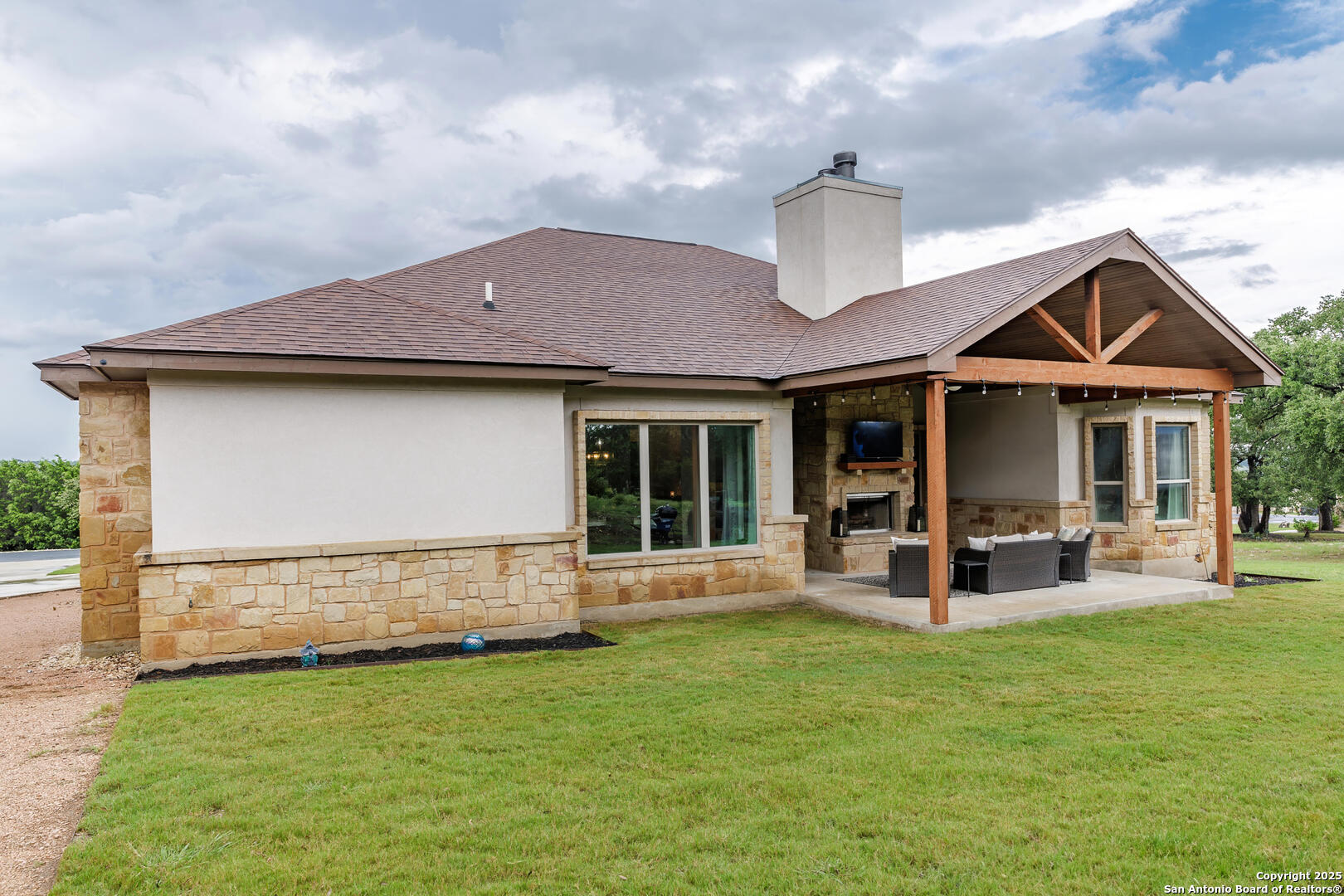 2127 Oakwood