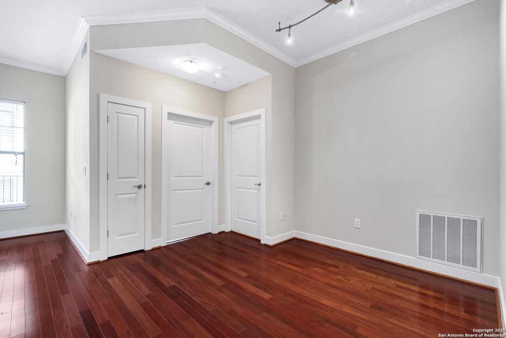 Photo of 7342 Oak Manor Dr 1304 #1304, San Antonio, TX 78229 (MLS # 1919757)