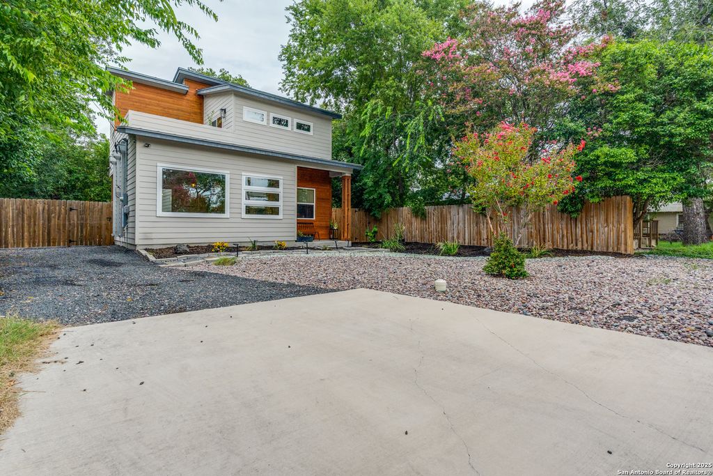 Photo of 1640 Katy, New Braunfels, TX 78130 (MLS # 1917913)