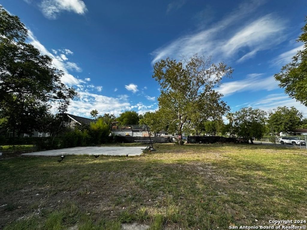Photo of 1517 MADRID ST, San Antonio, TX 78237 (MLS # 1855336)