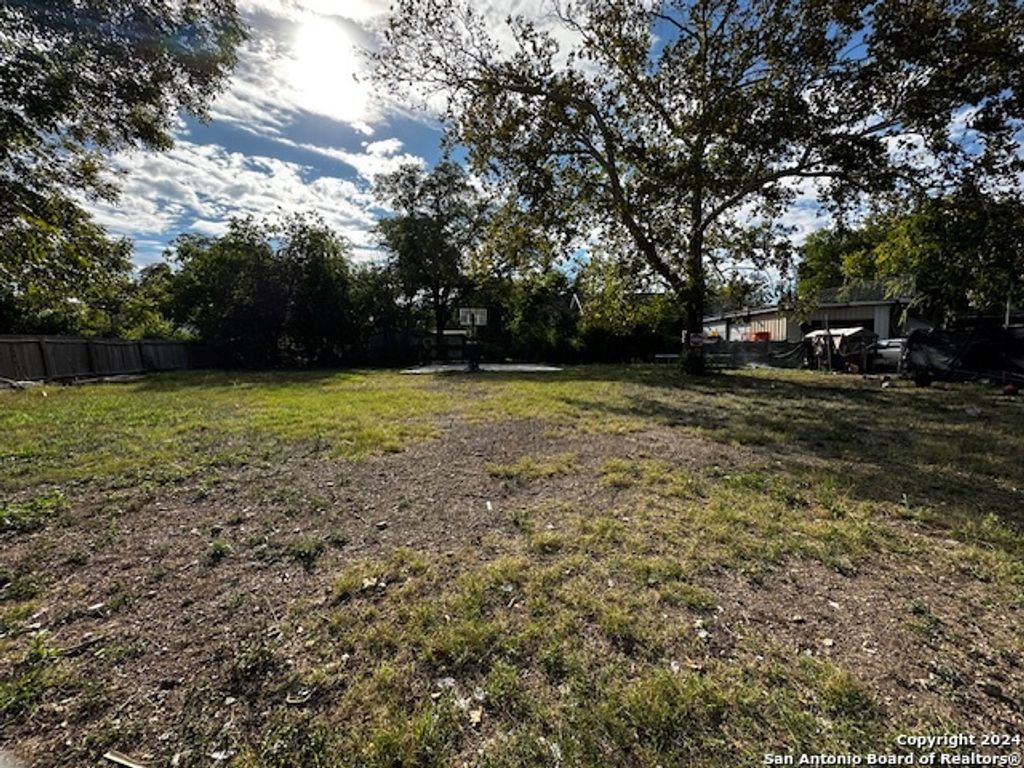 Photo of 1517 MADRID ST, San Antonio, TX 78237 (MLS # 1855336)
