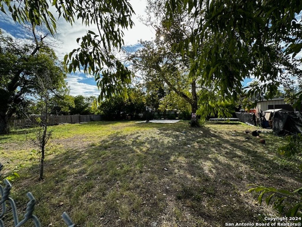 Photo of 1517 MADRID ST, San Antonio, TX 78237 (MLS # 1855336)