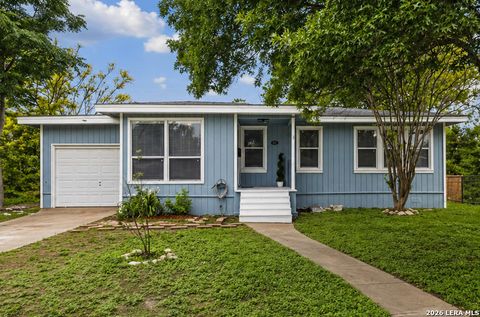 Photo of 611 Kashmuir Pl, San Antonio, TX 78223 (MLS # 1963404)