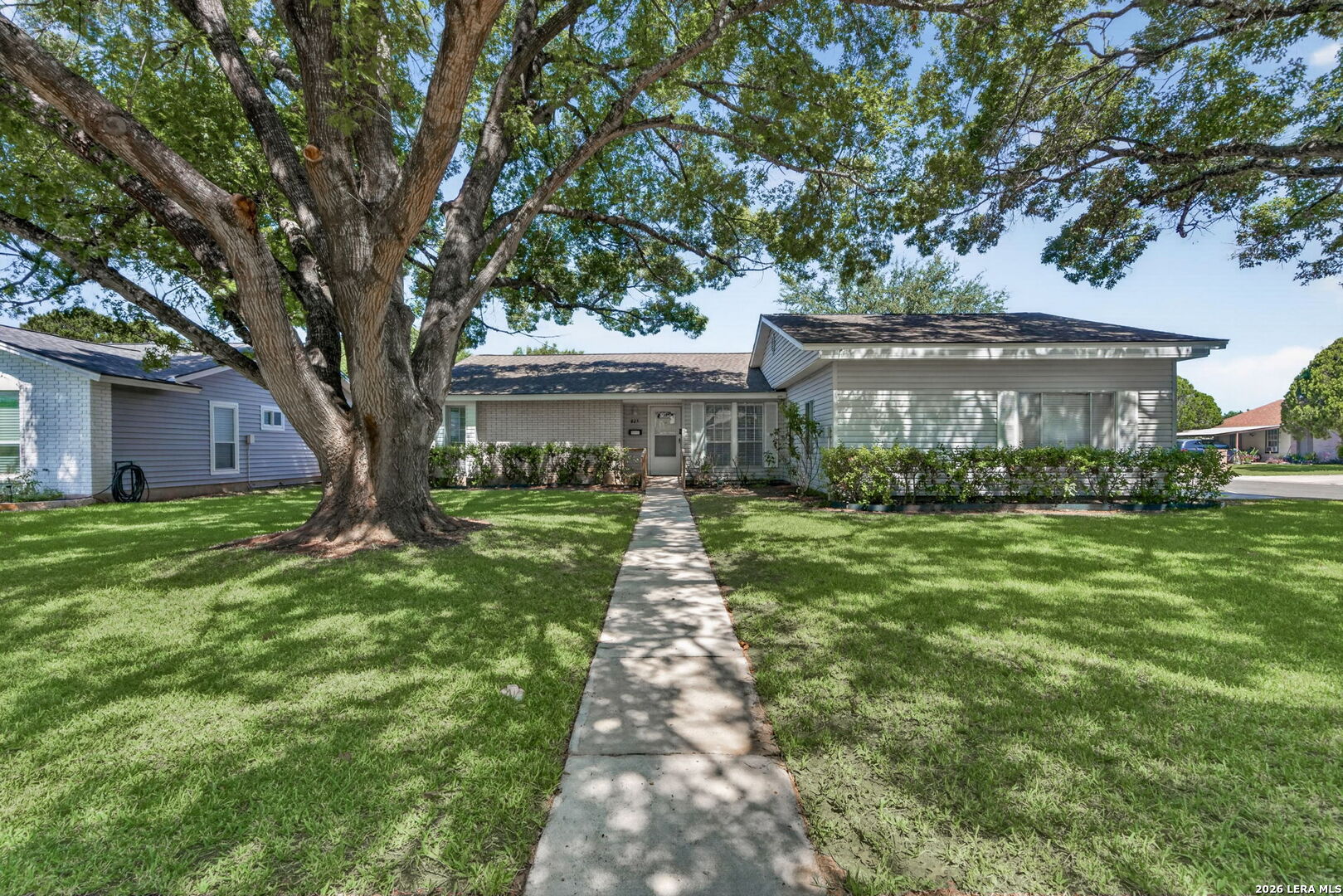 825 MARILYN DR