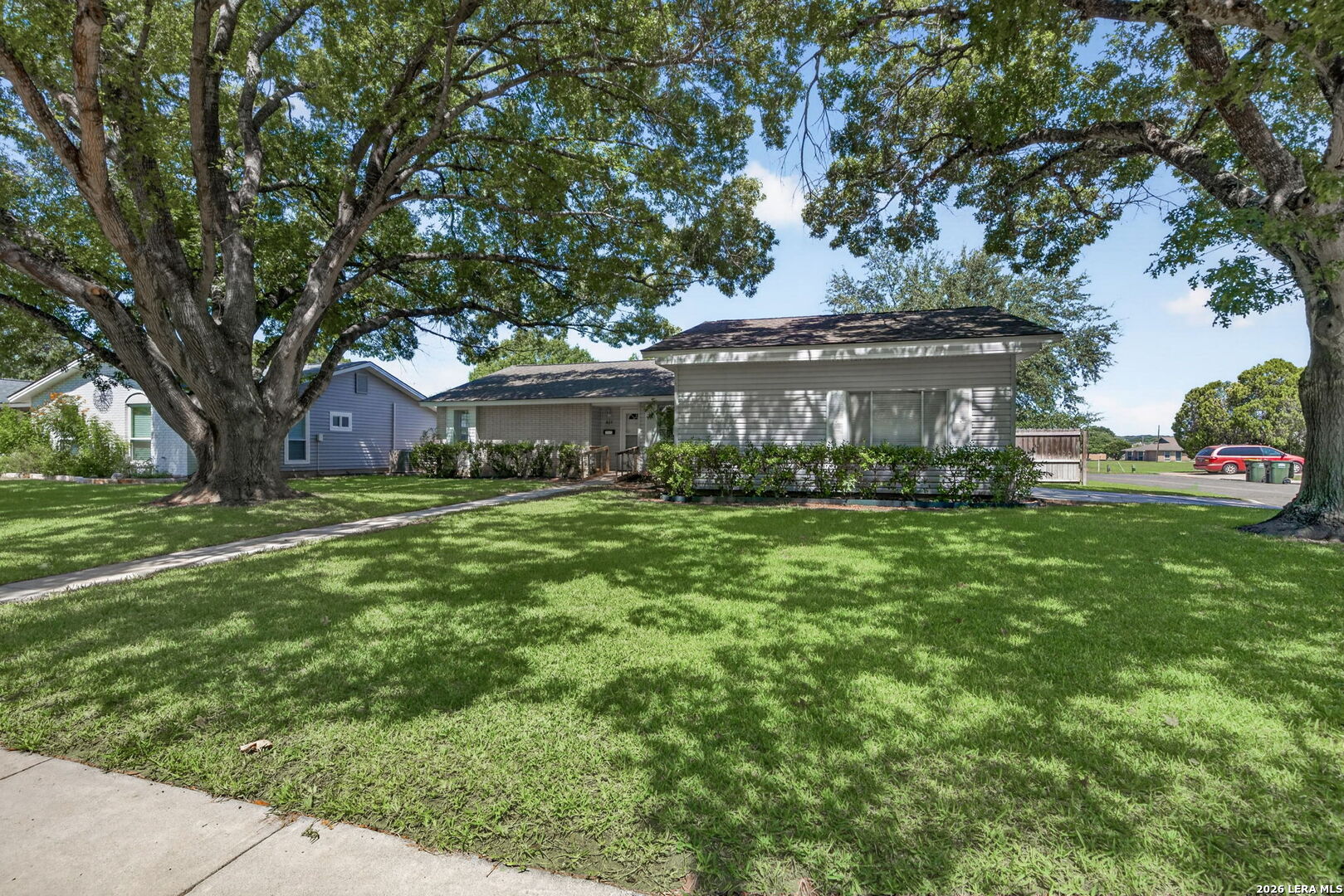 825 MARILYN DR