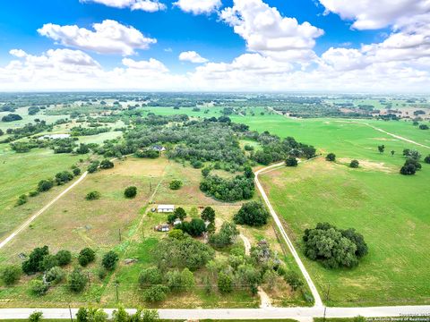 7205 County Road 401 Floresville TX 78114