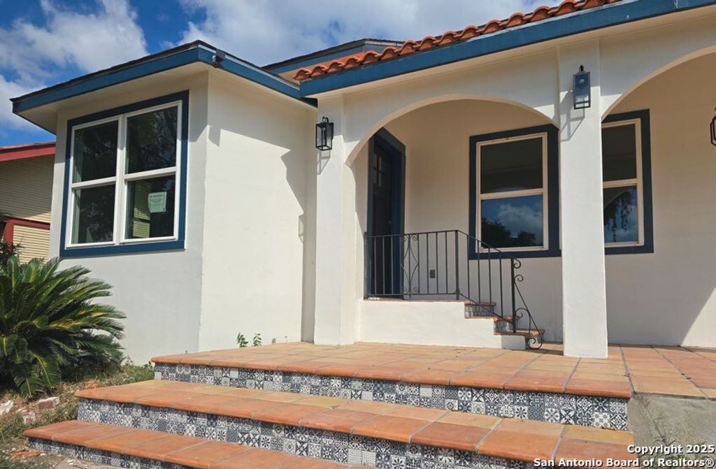 Photo of 501 W Agarita, San Antonio, TX 78212 (MLS # 1928898)