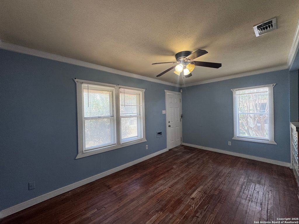 Photo of 339 Como, San Antonio, TX 78220 (MLS # 1908442)