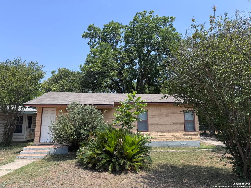 Photo of 339 Como, San Antonio, TX 78220 (MLS # 1908442)