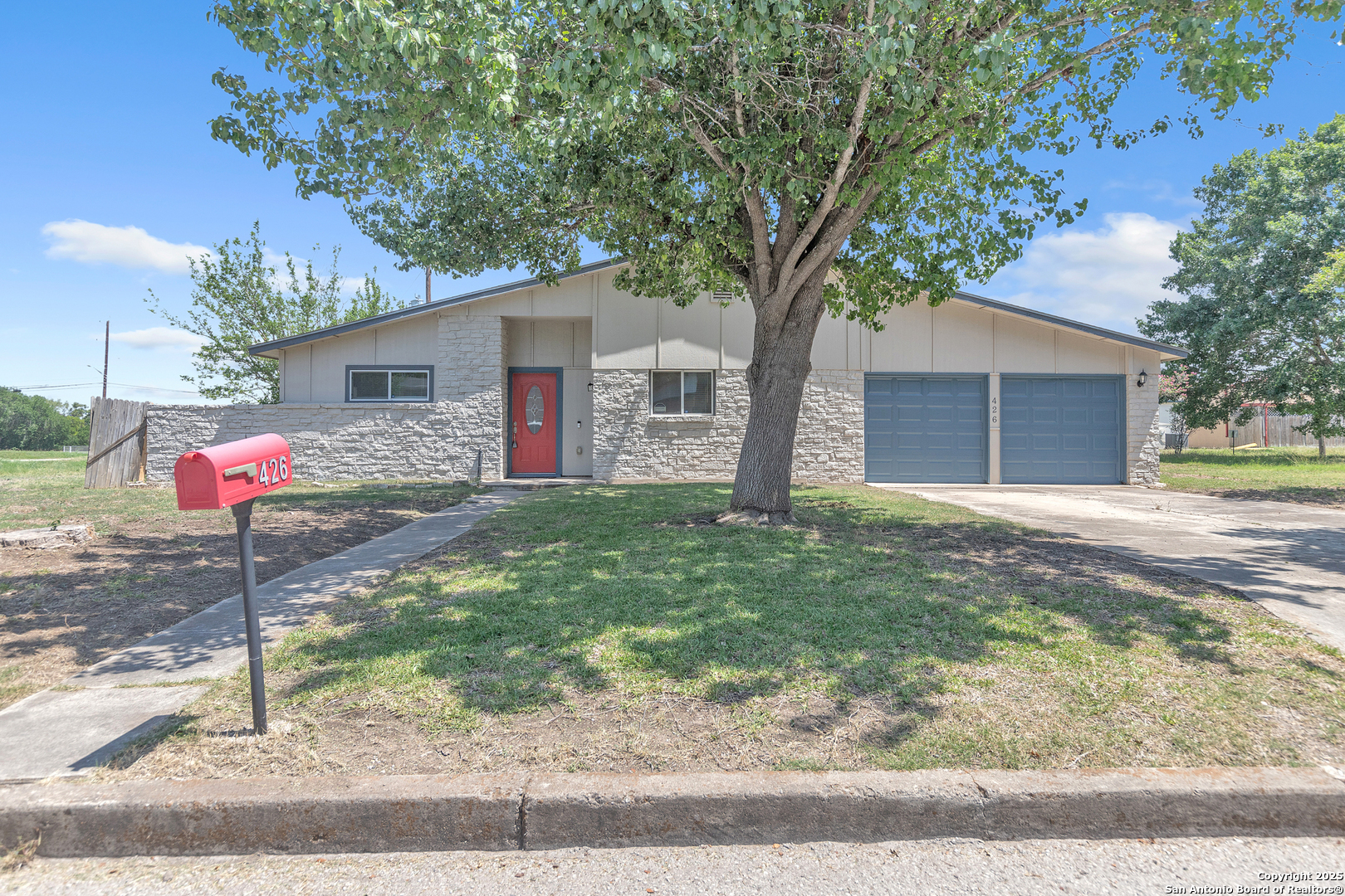 426 E Lindbergh