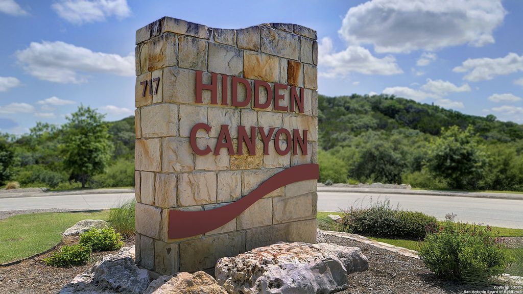 Photo of 407 Canyon Path, San Antonio, TX 78258 (MLS # 1894882)