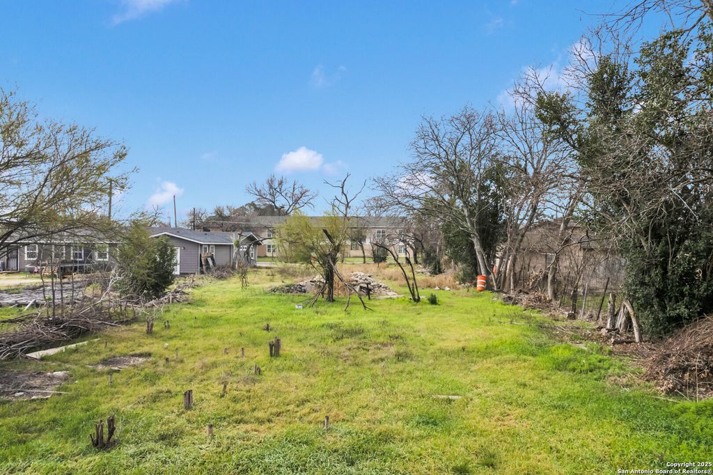 Photo of 143 W Gerald, San Antonio, TX 78221 (MLS # 1847932)