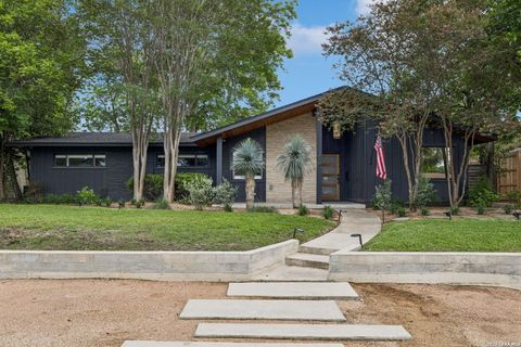 Property photo of 210 Woodcrest Dr, San Antonio, TX 78209