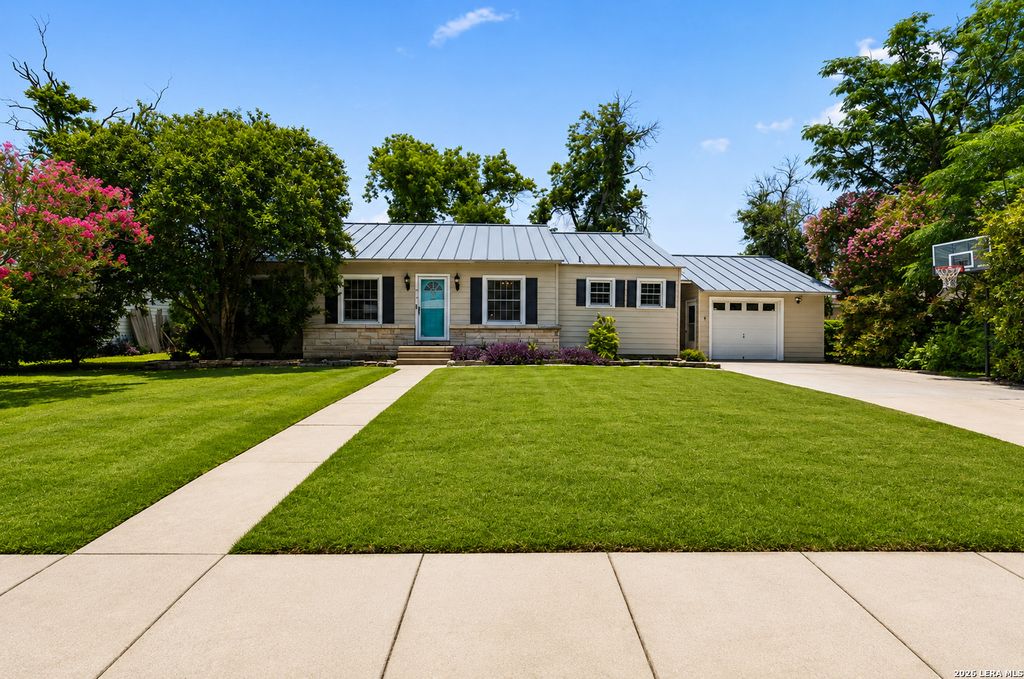 Photo of 218 LARKWOOD DR, San Antonio, TX 78209 (MLS # 1995474)