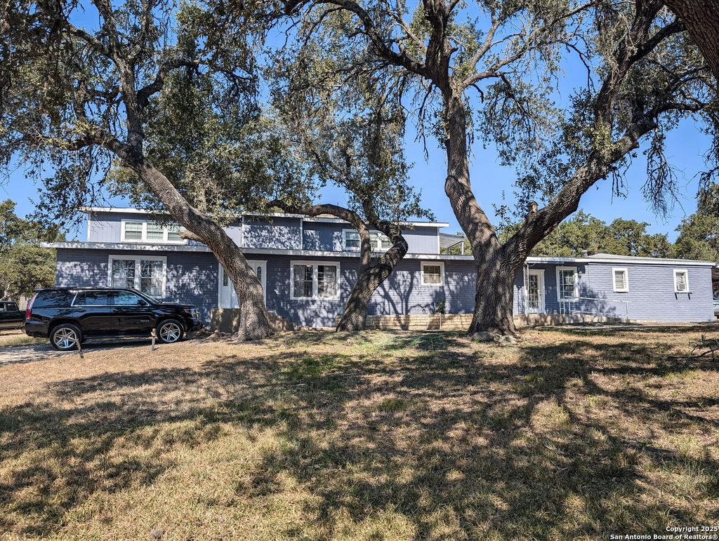 Photo of 1201 Oblate, Canyon Lake, TX 78133 (MLS # 1878518)