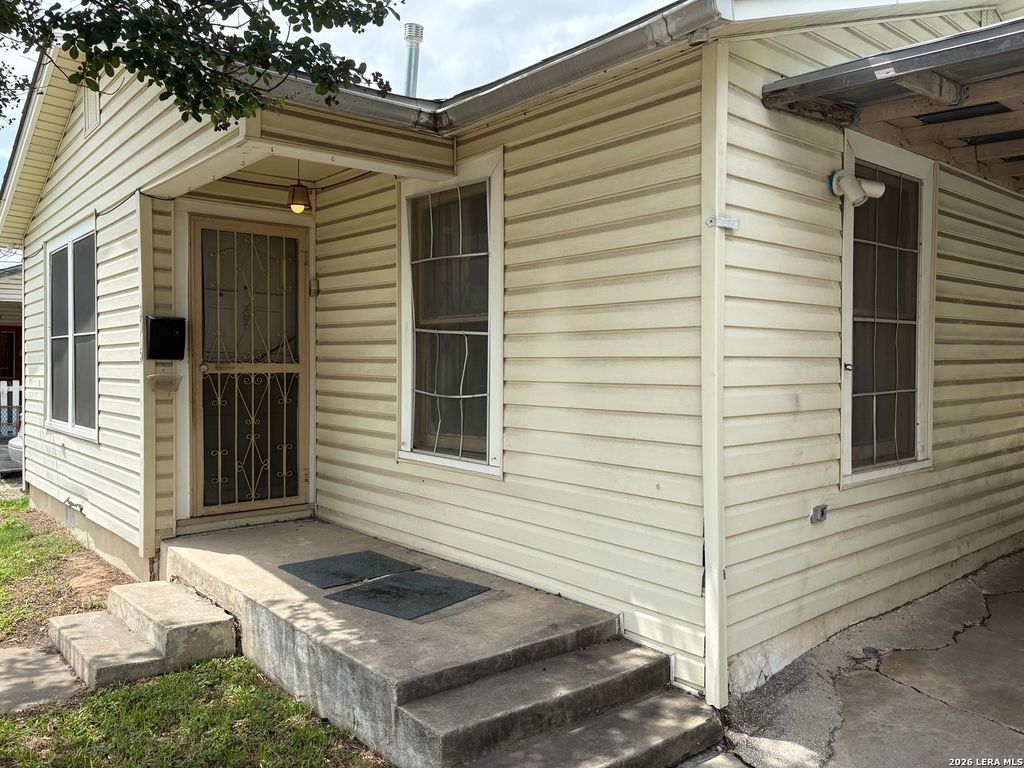 Photo of 2715 SAN LUIS ST, San Antonio, TX 78207 (MLS # 1967957)