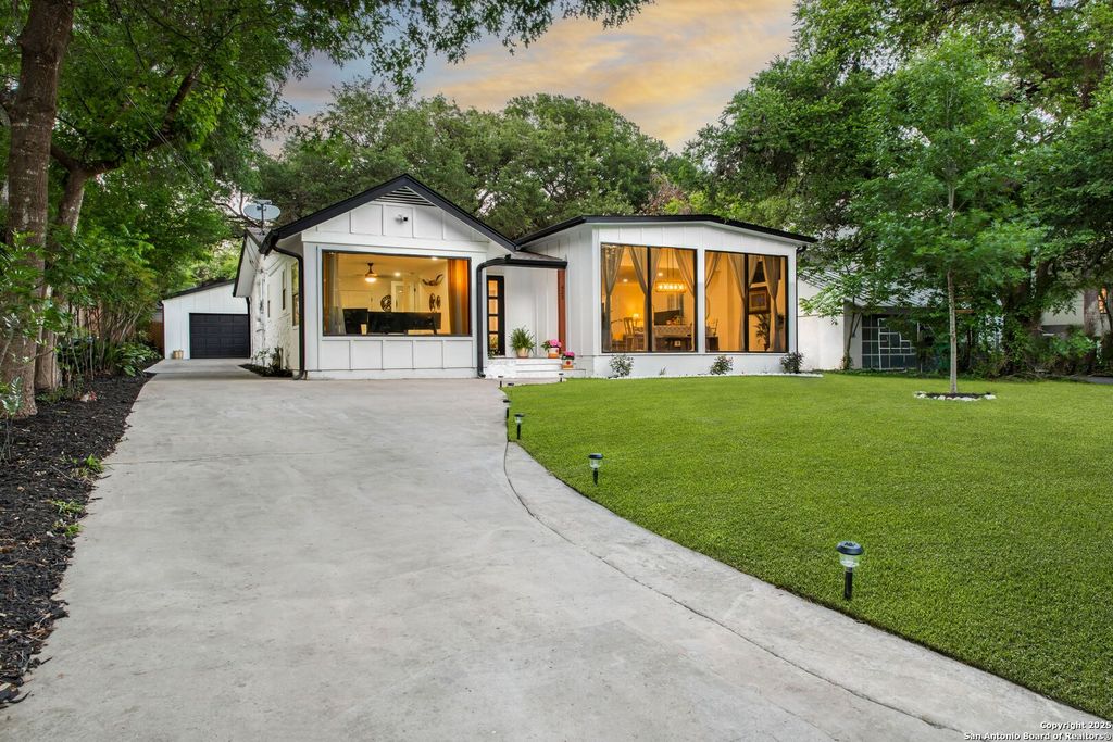 Photo of 423 College Blvd., Alamo Heights, TX 78209 (MLS # 1937822)