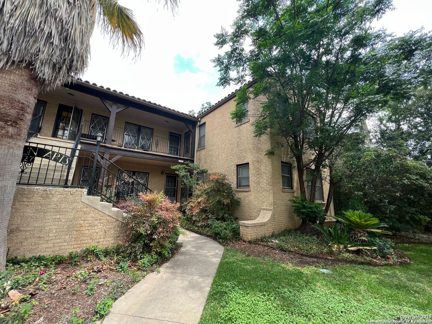 127 W CRAIG PL 6