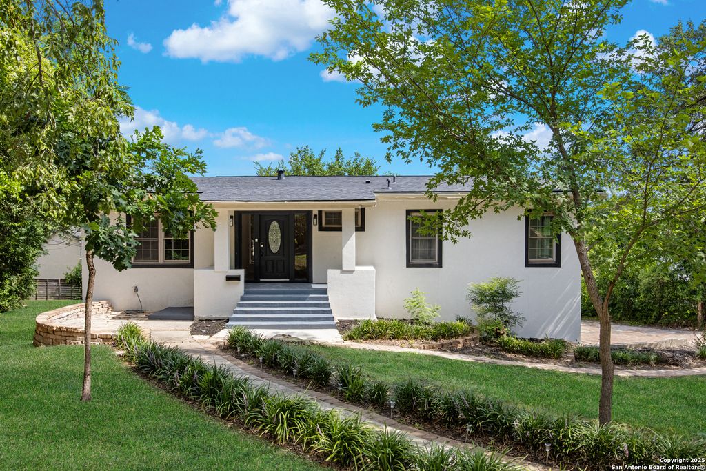 Photo of 123 E Brandon Dr, San Antonio, TX 78209 (MLS # 1929421)