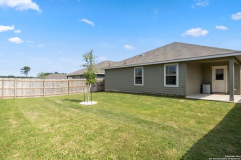 Single Family Residence in Huntsville TX 125 Barton Creek Dr 3.jpg