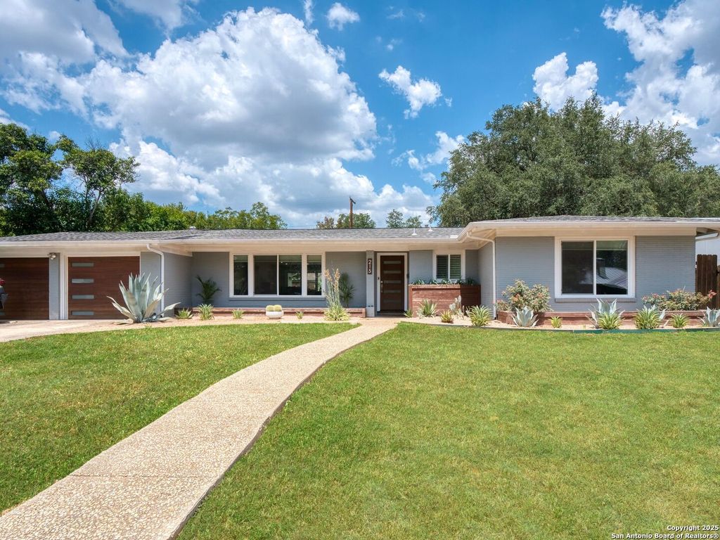 Photo of 215 Tophill Rd, San Antonio, TX 78209 (MLS # 1895252)