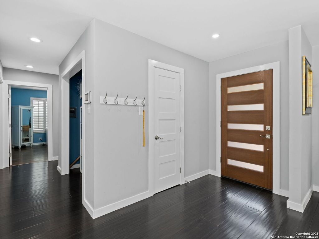 Photo of 215 Tophill Rd, San Antonio, TX 78209 (MLS # 1895252)