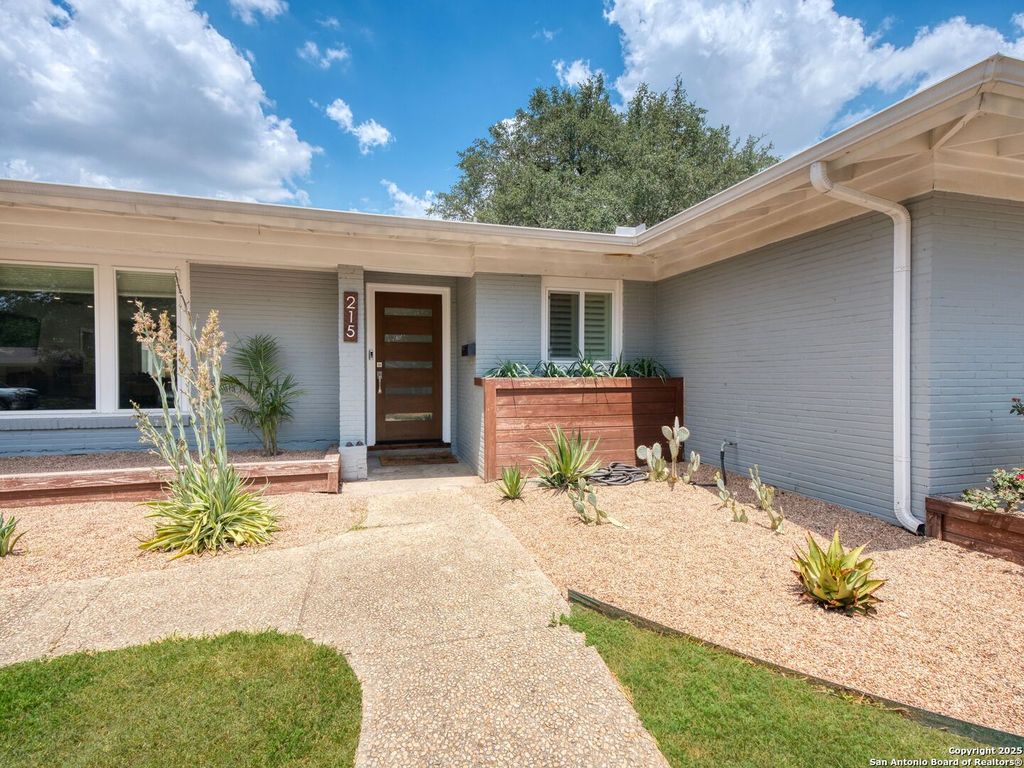 Photo of 215 Tophill Rd, San Antonio, TX 78209 (MLS # 1895252)