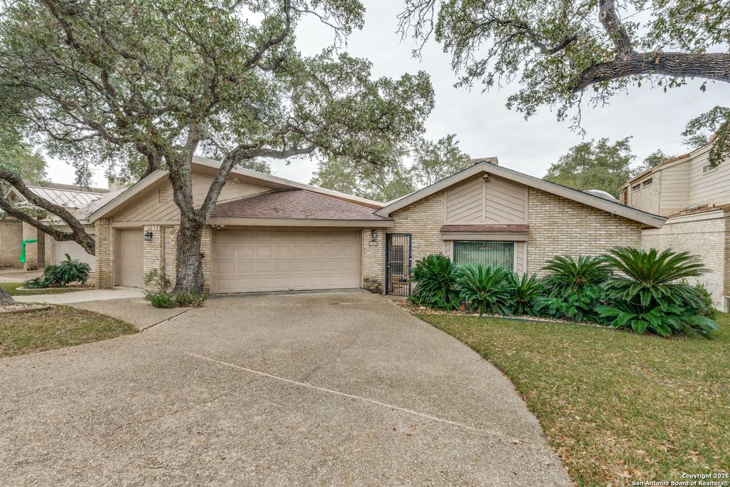 Photo of 7801 Timber Top, Fair Oaks Ranch, TX 78015 (MLS # 1933706)