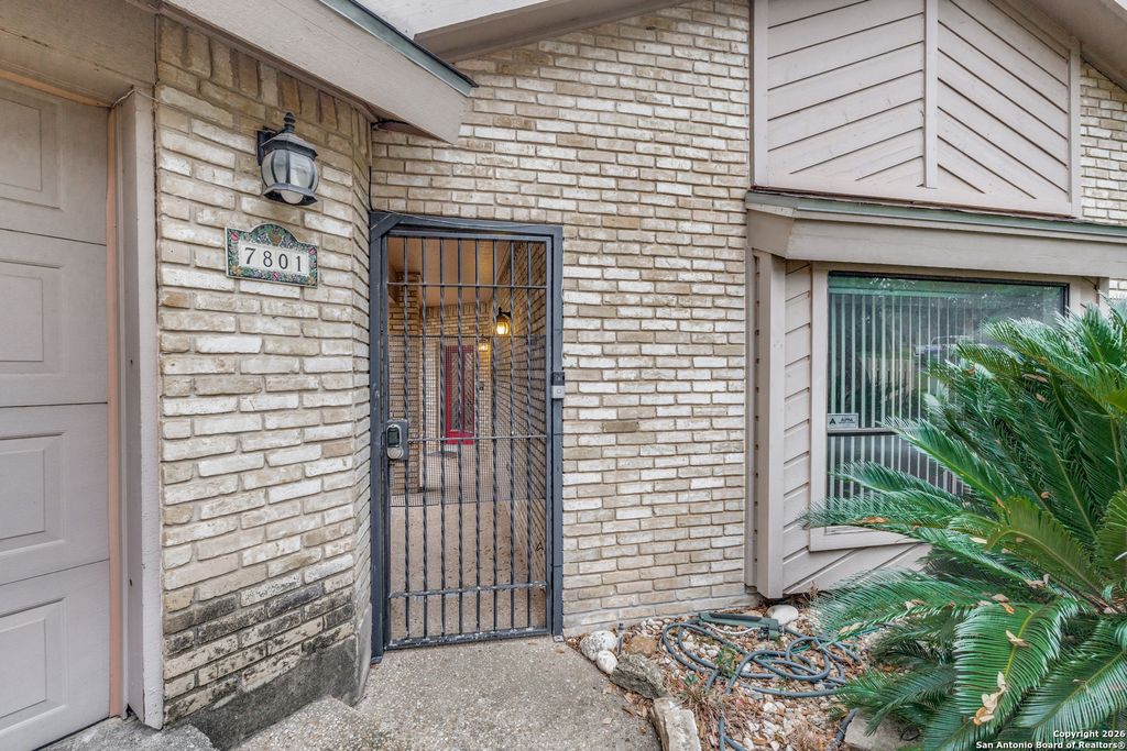 Photo of 7801 Timber Top, Fair Oaks Ranch, TX 78015 (MLS # 1933706)