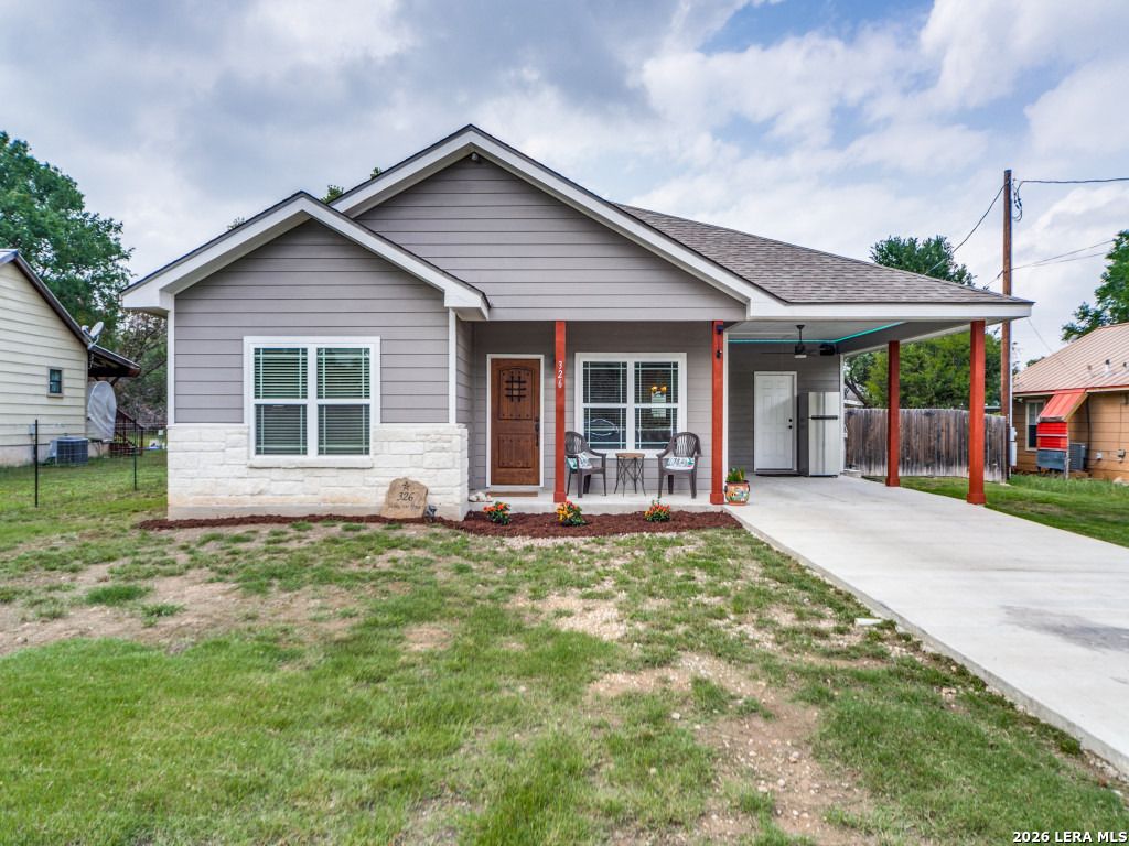 Photo of 326 VALLEY STAR DR, Canyon Lake, TX 78133 (MLS # 1961733)