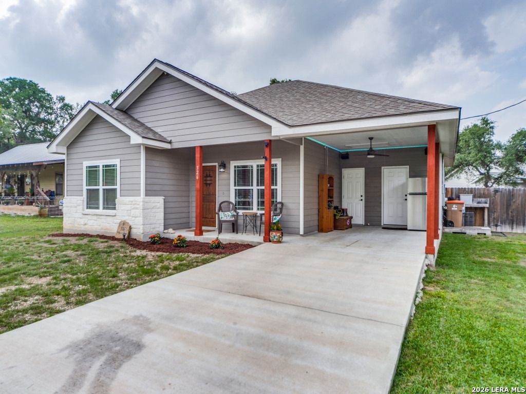 Photo of 326 VALLEY STAR DR, Canyon Lake, TX 78133 (MLS # 1961733)