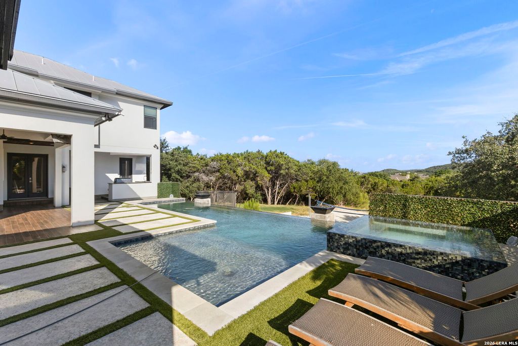 Photo of 22964 Cielo Vista Dr, San Antonio, TX 78255 (MLS # 2000928)