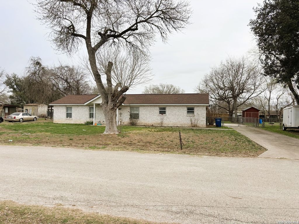 Photo of 225 River Rd, Seguin, TX 78155 (MLS # 1943630)