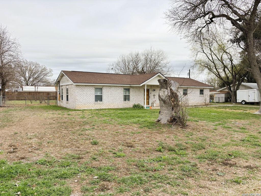 Photo of 225 River Rd, Seguin, TX 78155 (MLS # 1943630)