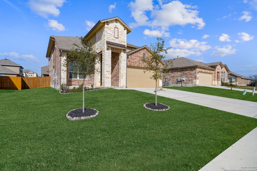 Photo of 648 AMBER CRK, Cibolo, TX 78108 (MLS # 1915177)