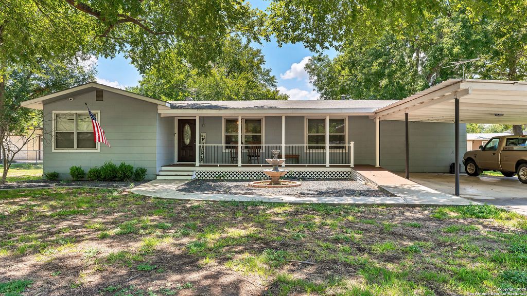 Photo of 404 Reiley, Seguin, TX 78155 (MLS # 1926370)