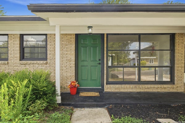 210 W GLENVIEW DR, SAN ANTONIO, TX 78228 - Image af7e1b105bbe2f6eb9aed18e805bf127/513828061