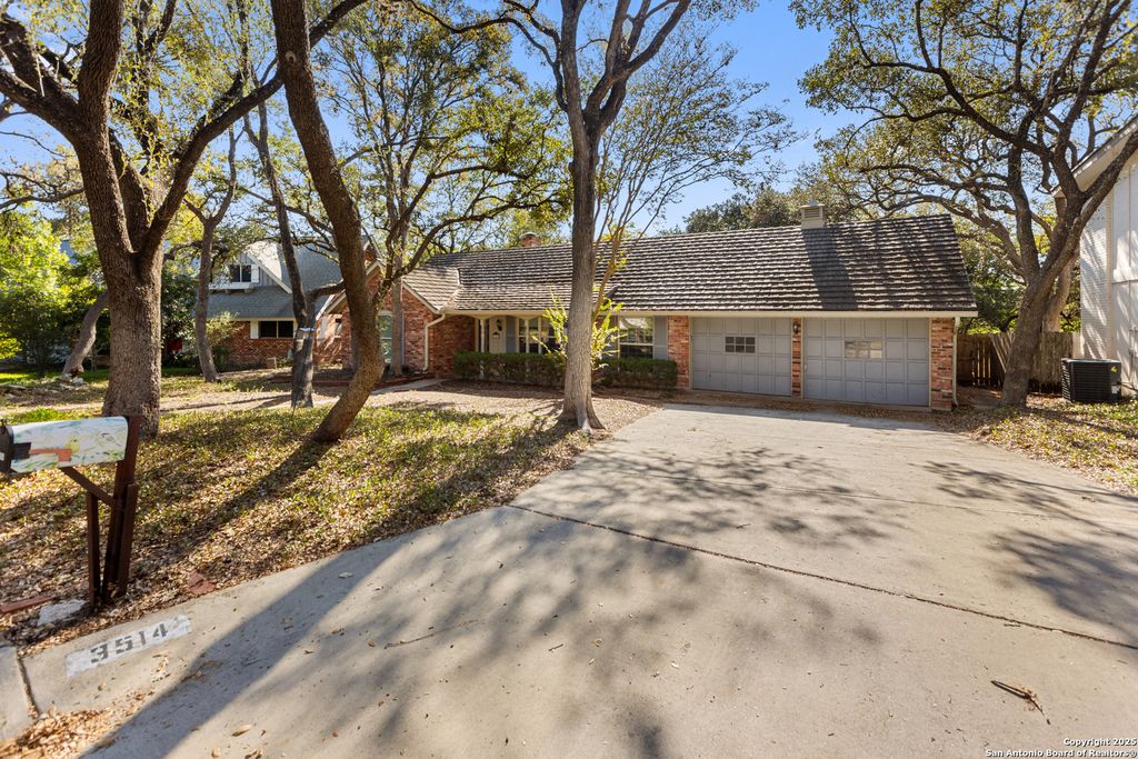 Photo of 3514 Red Oak Ln, San Antonio, TX 78230 (MLS # 1926429)