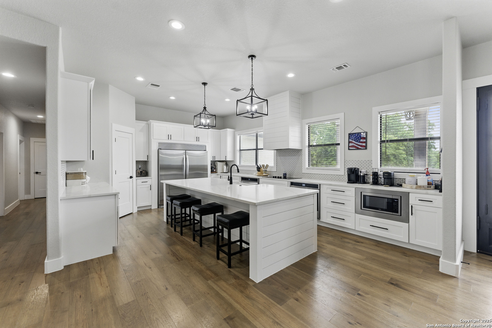 725 Winding View